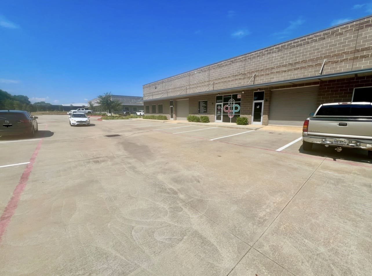 pharmacist consulting a customer ready for administration